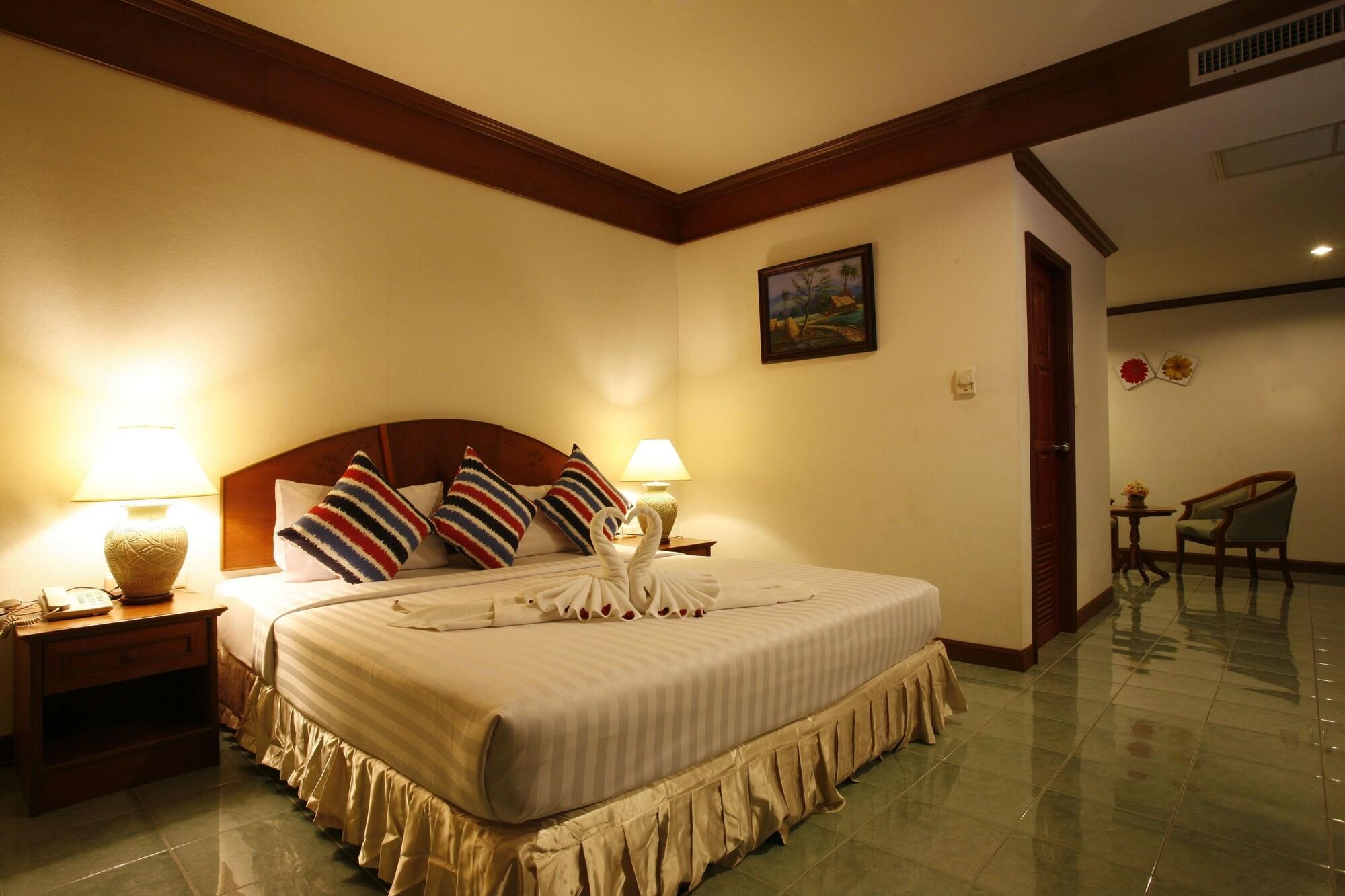 Jiraporn Hill Resort Patong Exterior foto